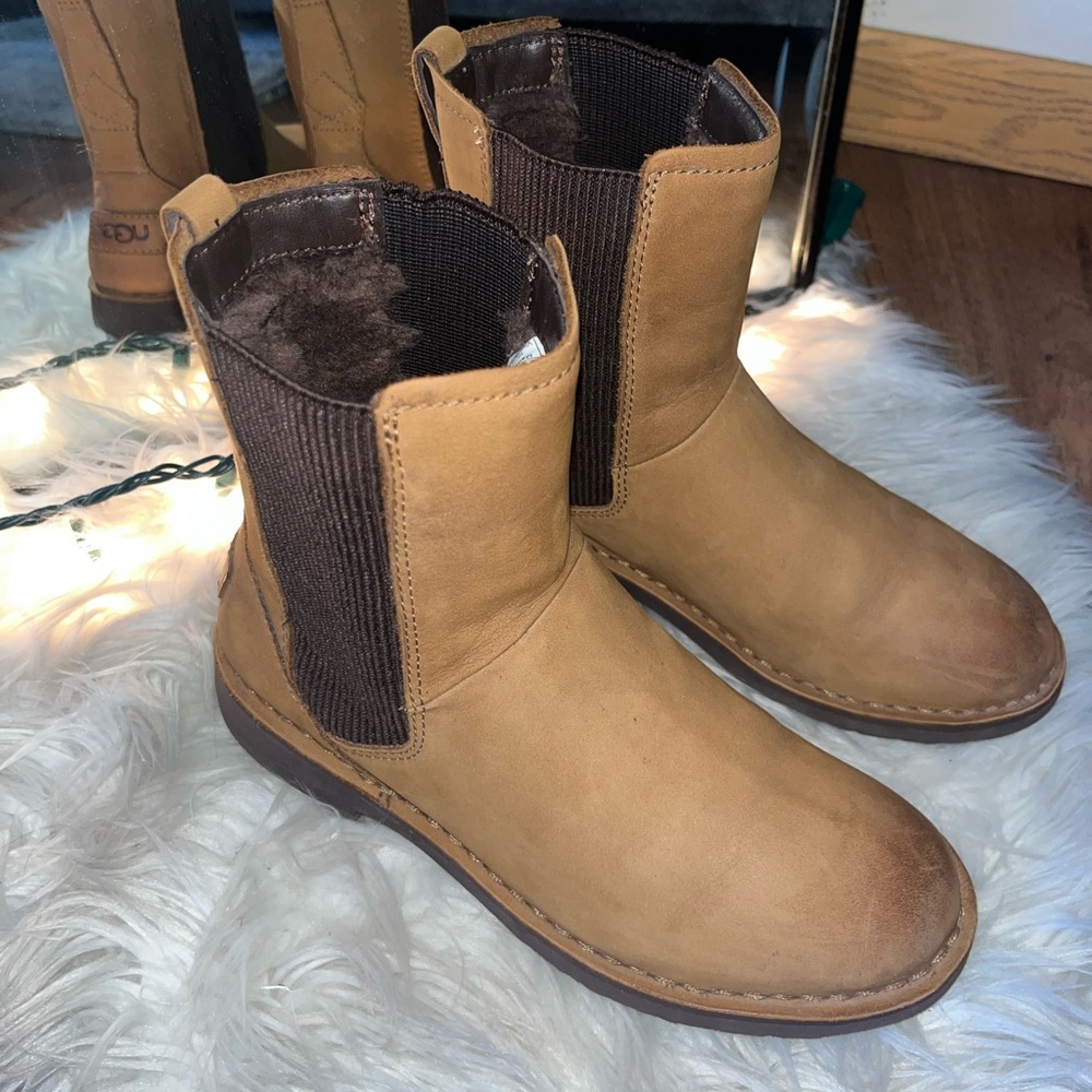 Rare original UGG Larra boot